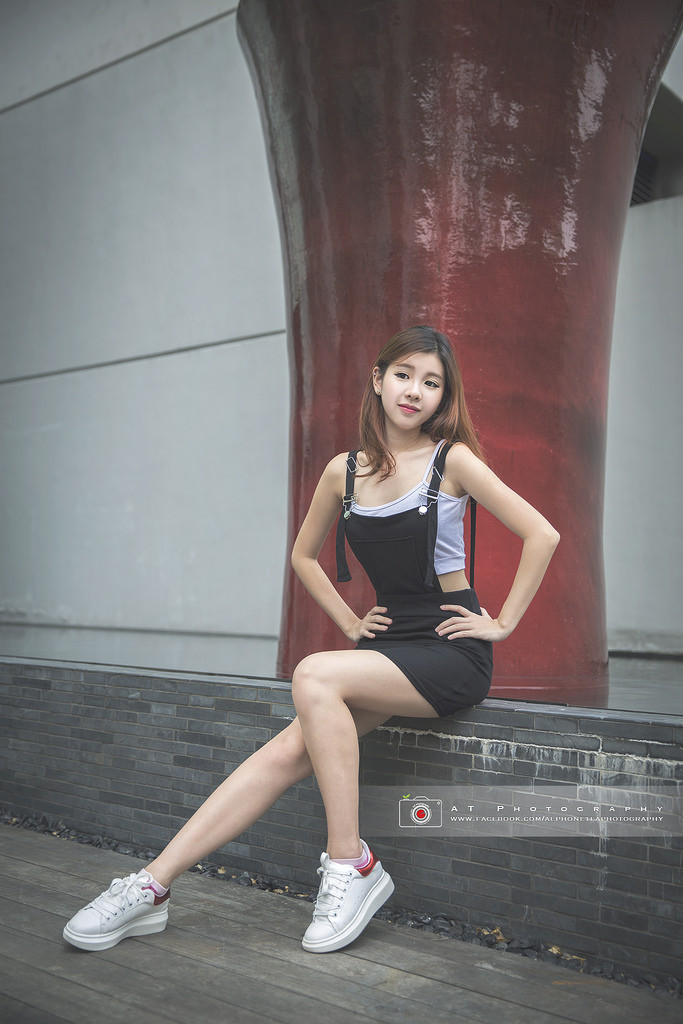 手伸进她的乳罩里疯狂揉小说